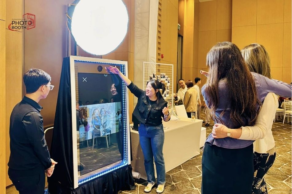 thuê photobooth chụp ảnh lấy liền